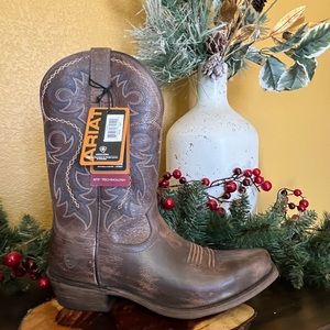 New Ariat work boots- mens